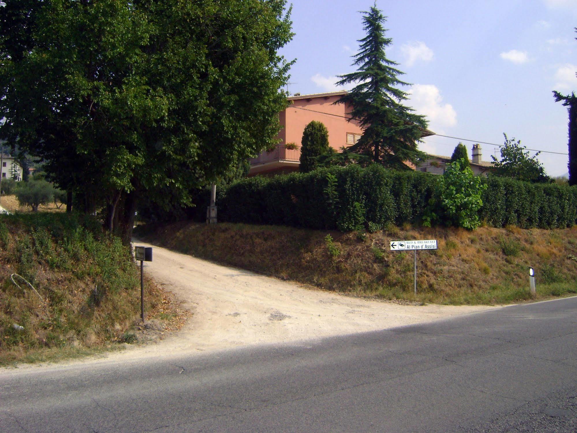 Bed & Breakfast Al Pian D'Assisi Exteriör bild